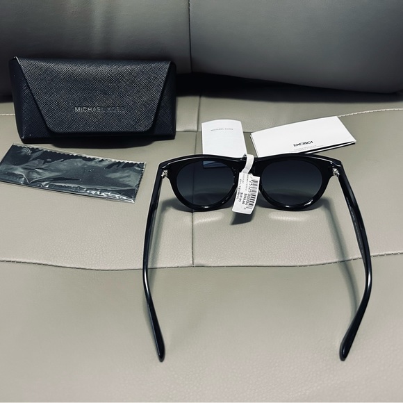 NEW WITH DEFECTS WOMENS MICHAEL KORS #MK2074 (Bora Bora) Sunglasses Color 30054L - Picture 12 of 16